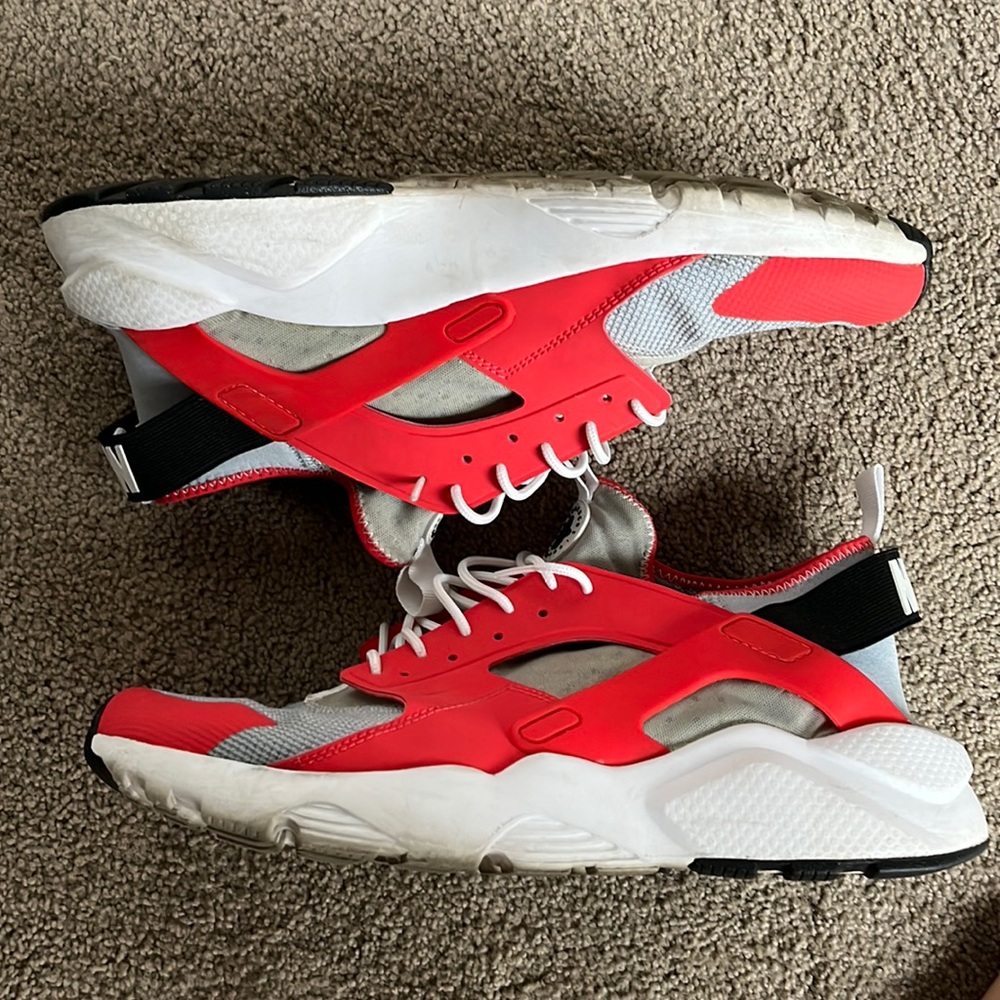 Red Nike Hurrace